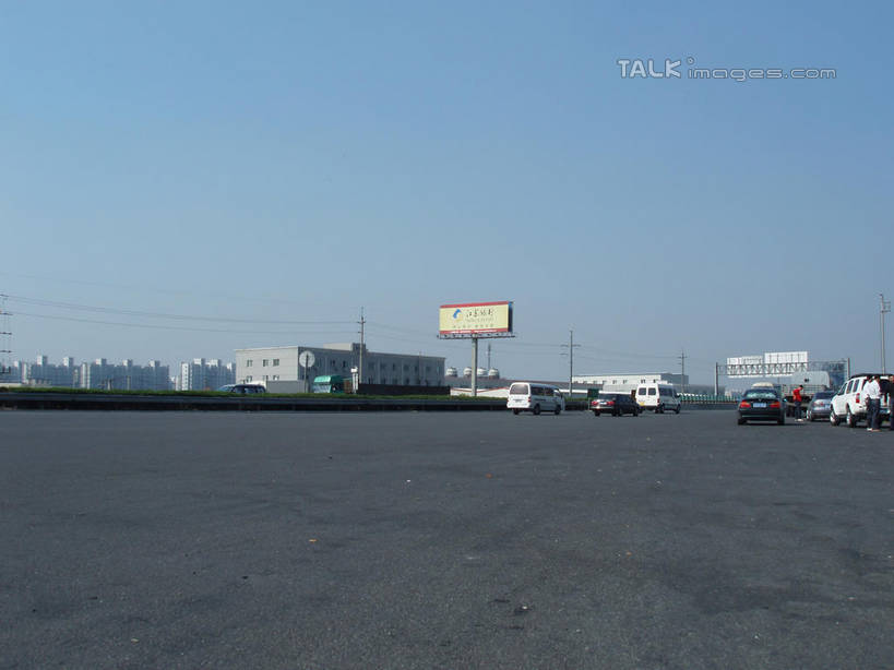 无人,家,横图,室外,白天,正面,度假,美景,城市风光,城市,道路,路,公路,汽车,太湖,中国,亚洲,阴影,光线,影子,房屋,屋子,景观,公寓,交通,娱乐,江苏,苏州,洋房,楼房,住宅,车,蓝色,蓝天,天空,阳光,交通工具,轿车,天,驾驶,行驶,享受,休闲,景色,放松,缥缈峰,西山,晴朗,操纵,控制,载具,东亚,操控,江苏省,苏州市,万里无云,中华人民共和国,华东地区,苏,把持,吴中区,晴空,晴空万里,马路,彩图,房子,洞庭西山,包山,shslj1