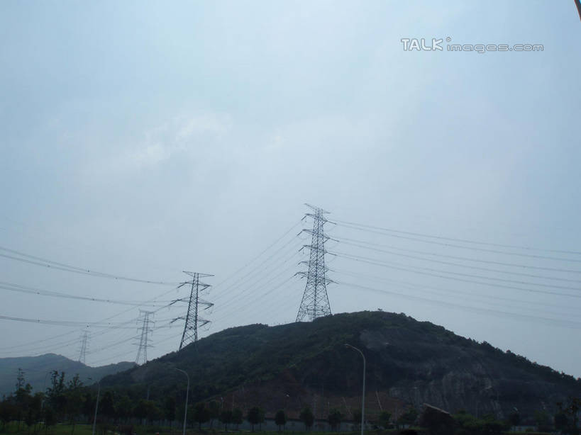 无人,横图,室外,白天,仰视,旅游,度假,美景,森林,山,山脉,树林,植物,中国,亚洲,阴影,电力,光线,钢材,电缆,电线,影子,支架,景观,山峰,云,云朵,山峦,云彩,娱乐,电塔,浙江,树,树木,浙江省,蓝色,绿色,白云,蓝天,天空,阳光,自然,群山,天,享受,休闲,景色,放松,缥缈峰,生长,能源,晴朗,成长,支撑,资源,自然风光,供电设备,东亚,高压电塔,高压输电线,中华人民共和国,华东地区,浙,高压电线塔,高压塔,晴空,彩图,低角度拍摄,shslj1