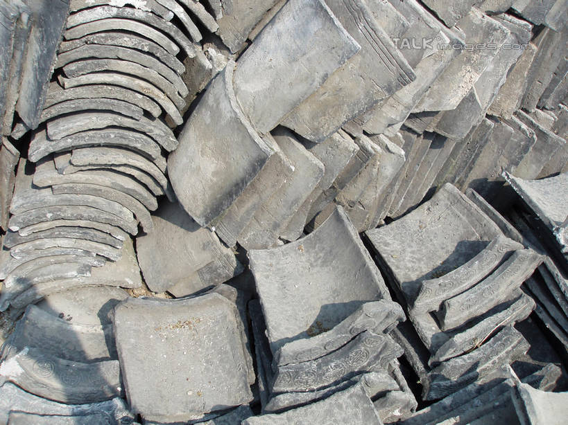 无人,横图,室外,特写,白天,正面,建材,静物,一堆,许多,阴影,堆叠,堆积,光线,纹路,瓦片,纹理,影子,很多,瓦,灰色,阳光,堆,建筑材料,屋瓦,肌理,柔和,大方,细致,中间色,朴素,平稳,彩图,shslj1