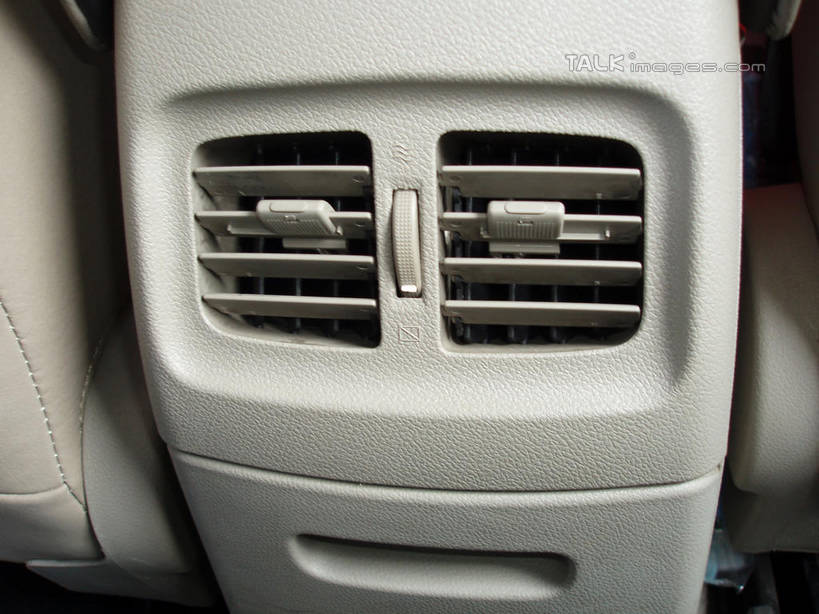 无人,横图,室内,特写,白天,正面,汽车,静物,一辆,阴影,反射,电器,影子,车,空调,交通工具,轿车,调节,舒适,家电,家用电器,载具,调整,空气调节器,彩图,shslj1