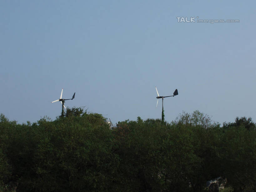无人,横图,室外,白天,仰视,农业,风能,风力发电机,美景,树林,植物,风车,太湖,中国,亚洲,阴影,环保,电力,光线,影子,景观,设备,江苏,苏州,树,树木,蓝色,绿色,蓝天,天空,阳光,自然,天,发电,机械,景色,工业,缥缈峰,西山,生长,能源,晴朗,成长,资源,风力机,自然风光,利用,低碳,东亚,江苏省,苏州市,万里无云,中华人民共和国,华东地区,苏,吴中区,风力发电,风力涡轮机,晴空,晴空万里,彩图,低角度拍摄,洞庭西山,包山,shslj1