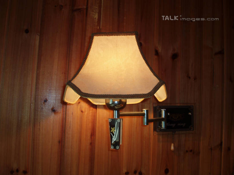 无人,宾馆,横图,室内,特写,白天,正面,静物,照明,阴影,光线,木制,壁灯,影子,墙,灯光,墙壁,墙面,灯,木制品,灯具,照亮,照明设备,彩图,客店,客栈,旅店,旅馆,旅舍,shslj1