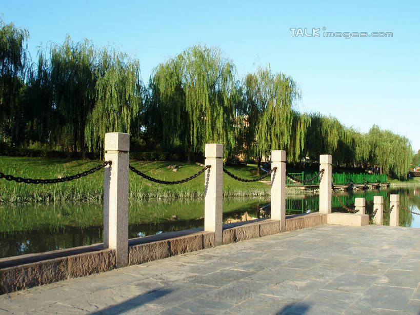 无人,公园,栏杆,横图,室外,白天,正面,旅游,度假,草地,草坪,湖,湖泊,美景,树林,水,植物,上海,中国,亚洲,阴影,波纹,光线,影子,湖面,景观,水流,水面,围栏,涟漪,娱乐,护栏,草,树,树木,蓝色,绿色,倒影,蓝天,水纹,天空,阳光,自然,波浪,湖水,天,享受,休闲,景色,放松,华泾公园,生长,晴朗,成长,申,倒映,自然风光,东亚,徐汇区,上海市,万里无云,中华人民共和国,沪,华东地区,水晕,反照,晴空,晴空万里,彩图,华泾路,shslj1