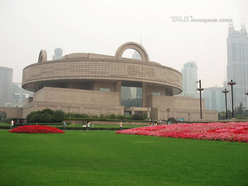 无人,博物馆,高楼大厦,横图,室外,白天,正面,度假,花海,花圃,美景,植物,城市风光,标志建筑,城市,大厦,地标,建筑,路灯,摩天大楼,叶子,照明,上海,中国,亚洲,研究,盛开,景观,建筑群,灯光,教育,花蕾,娱乐,建设,灯,花,花瓣,花朵,花卉,鲜花,树,树木,蓝色,绿色,蓝天,天空,自然,人民广场,花丛,花束,花田,天,花苞,花蕊,享受,休闲,景色,放松,上海博物馆,生长,晴朗,成长,展览,照亮,申,照明设备,欣赏,陈列,黄浦区,东亚,上海市,万里无云,中华人民共和国,沪,华东地区,典藏,上海人民广场,晴空,晴空万里,彩图,大楼,高层建筑,高楼,摩天楼,shslj1