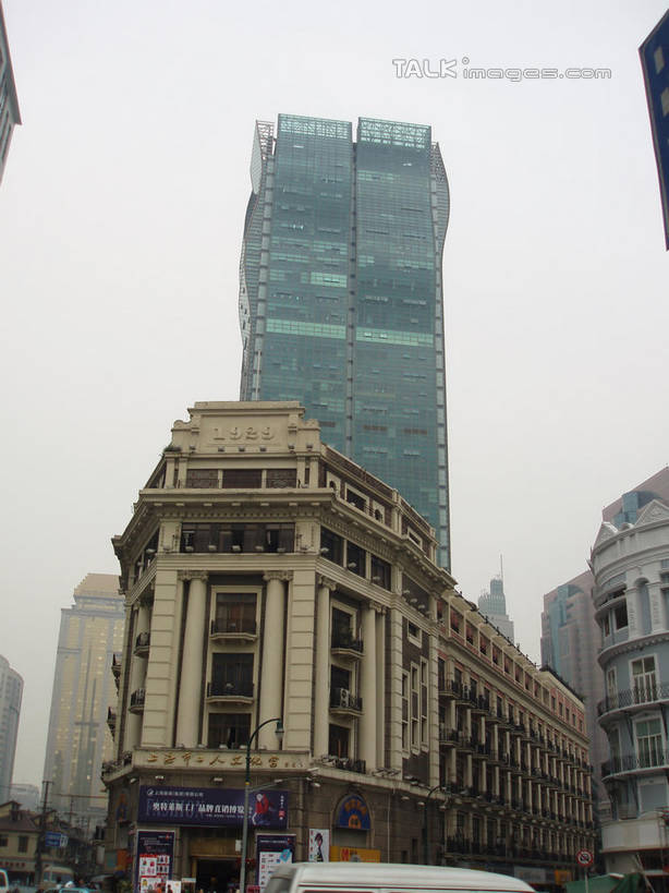 无人,高楼大厦,商店,竖图,室外,白天,仰视,购物,旅游,度假,消费,标志建筑,超市,大厦,地标,建筑,摩天大楼,商场,上海,中国,亚洲,阴影,光线,影子,娱乐,建设,蓝色,蓝天,天空,阳光,南京路,天,享受,休闲,旅游胜地,放松,金融,百货,永安百货,南京路步行街,晴朗,申,选购,贸易,百货公司,黄浦区,东亚,上海市,万里无云,中华人民共和国,沪,华东地区,血拼,晴空,晴空万里,彩图,低角度拍摄,大楼,高层建筑,高楼,购物商场,购物中心,摩天楼,商业中心,永安,shslj1