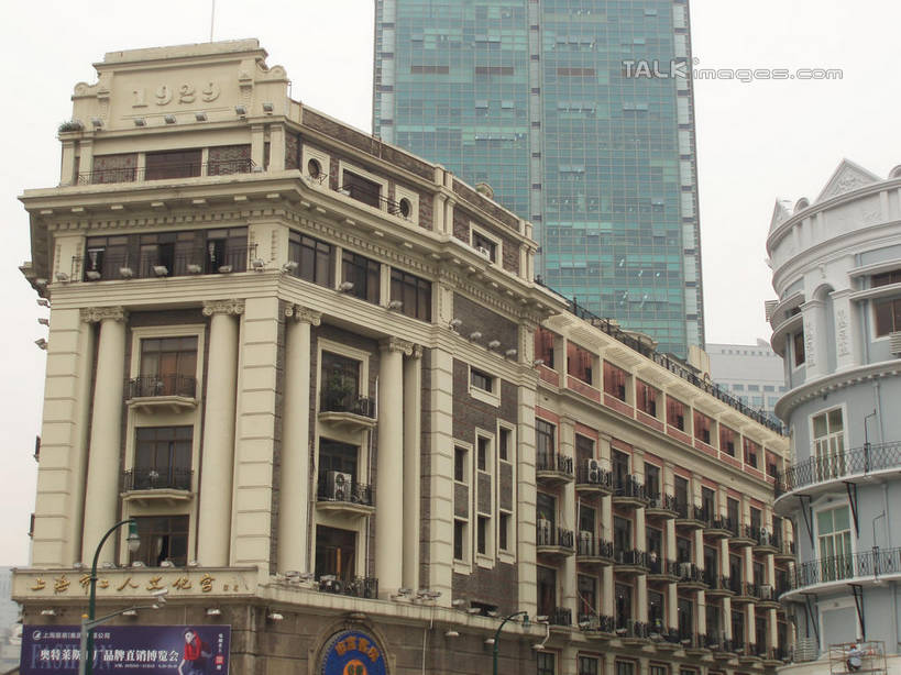 无人,高楼大厦,商店,横图,室外,白天,仰视,购物,旅游,度假,消费,标志建筑,超市,大厦,地标,建筑,摩天大楼,商场,上海,中国,亚洲,阴影,光线,影子,娱乐,建设,蓝色,蓝天,天空,阳光,南京路,天,享受,休闲,旅游胜地,放松,金融,百货,永安百货,南京路步行街,晴朗,申,选购,贸易,百货公司,黄浦区,东亚,上海市,万里无云,中华人民共和国,沪,华东地区,血拼,晴空,晴空万里,彩图,低角度拍摄,大楼,高层建筑,高楼,购物商场,购物中心,摩天楼,商业中心,永安,shslj1