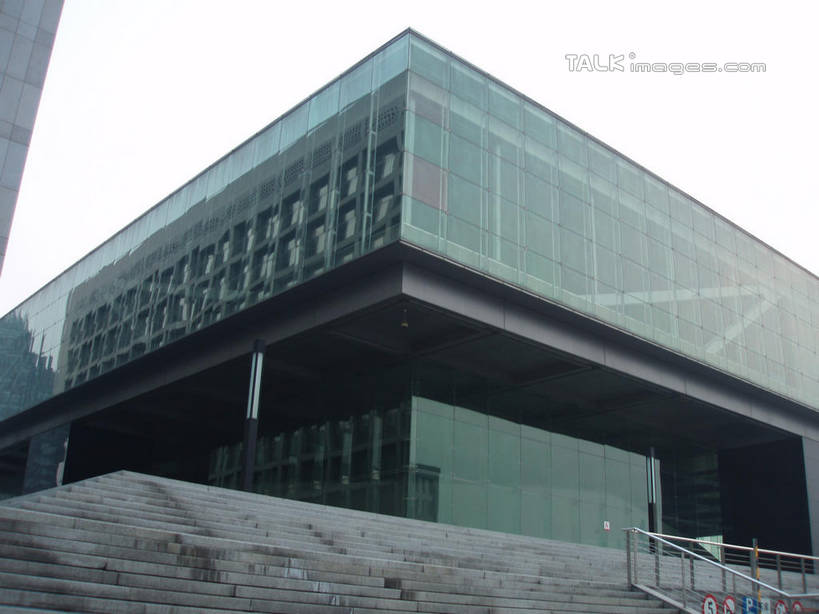 无人,栏杆,横图,室外,白天,仰视,旅游,度假,楼梯,标志建筑,道路,地标,建筑,路,上海,中国,亚洲,阴影,光线,扶手,影子,阶梯,墙,小路,交通,娱乐,建设,护栏,墙壁,墙面,台阶,蓝色,蓝天,天空,阳光,天,享受,休闲,世博新闻中心,世博中心,上海世博馆,世博馆,上海世博会,世博,世博会,旅游胜地,放松,晴朗,申,东亚,世博园,上海市,万里无云,中华人民共和国,沪,华东地区,晴空,晴空万里,彩图,低角度拍摄,shslj1