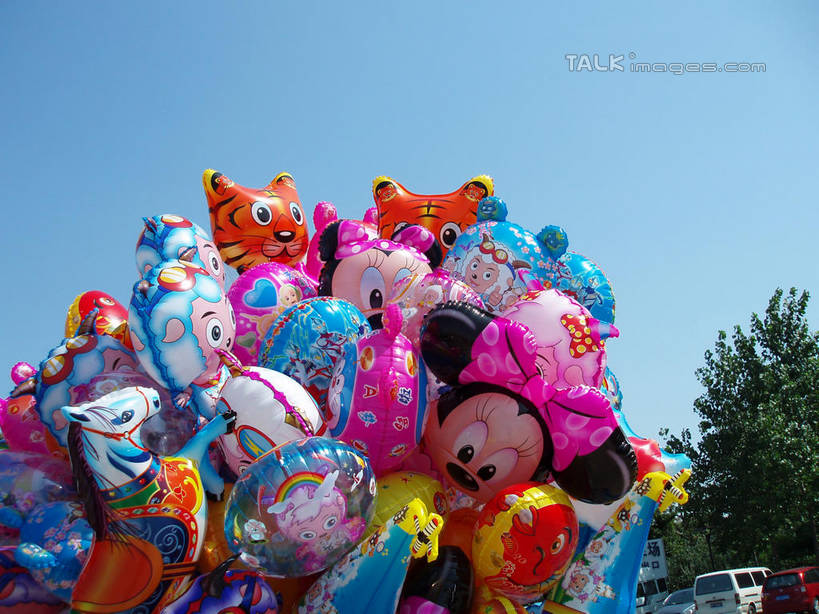 无人,公园,横图,室外,白天,仰视,游戏,美景,道路,路,汽车,玩具,上海,中国,亚洲,许多,停靠,阴影,光线,影子,景观,小路,交通,面包车,很多,玩,娱乐,车,蓝色,蓝天,天空,阳光,自然,气球,交通工具,天,休闲,充气玩具,景色,益智,大宁灵石公园,晴朗,活动,申,发泄,停泊,消遣,智力,自然风光,载具,氢气球,东亚,上海市,万里无云,中华人民共和国,沪,华东地区,宣泄,闸北区,晴空,晴空万里,玩耍,嬉戏,彩图,低角度拍摄,氦气球,铝箔气球,铝膜,铝膜气球,铝膜制品,广中西路,shslj1