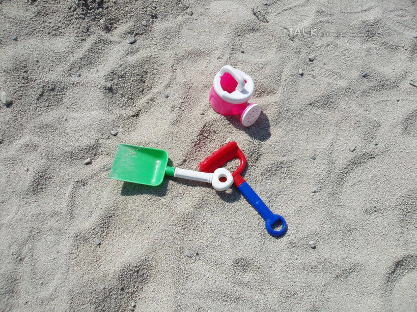 无人,公园,横图,俯视,室外,特写,白天,上海,中国,亚洲,阴影,光线,纹路,铲子,壶,沙子,纹理,影子,塑料,沙,洒水壶,水壶,两个,阳光,塑料制品,大宁灵石公园,砂,申,东亚,上海市,肌理,中华人民共和国,沪,华东地区,浇水壶,闸北区,彩图,高角度拍摄,手铲,广中西路,shslj1