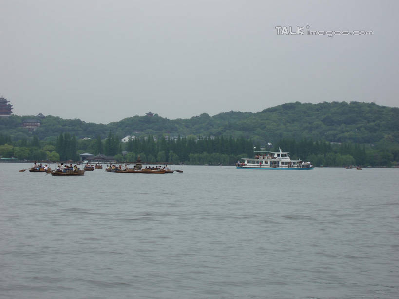 无人,横图,室外,白天,正面,旅游,度假,湖,湖泊,美景,森林,山,山脉,树林,水,植物,船,中国,亚洲,波纹,飞溅,溅,液体,湖面,景观,山峰,水滴,水流,水面,塔,山峦,娱乐,浙江,宝塔,佛塔,游船,水珠,树,树木,浙江省,绿色,水纹,天空,自然,船尾波,交通工具,波浪,湖水,群山,天,享受,休闲,景色,放松,游乐设施,千岛湖,生长,成长,舟,喷洒,自然风光,载具,东亚,中华人民共和国,华东地区,浙,浮图,浮屠,彩图,淳安,淳安县,新安江水库,塔婆,浮图塔,浮头,佛图,shslj1