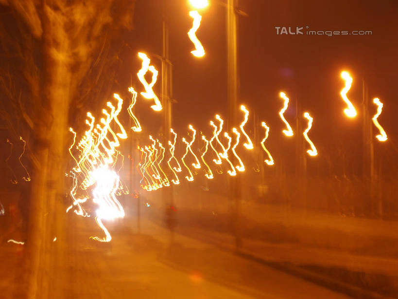 无人,横图,室外,夜晚,正面,长时间曝光,度假,美景,城市风光,城市,道路,路,路灯,公路,照明,阴影,朦胧,模糊,光线,影子,景观,灯光,枝条,交通,娱乐,灯,树枝,天空,天,享受,休闲,景色,放松,照亮,照明设备,曝光,虬枝,枝杈,马路,彩图,shslj1