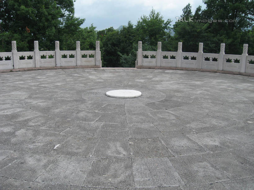 无人,栏杆,横图,室外,白天,正面,旅游,度假,名胜古迹,树林,植物,标志建筑,地标,建筑,中国,亚洲,阴影,遗迹,光线,影子,围栏,古迹,文物,娱乐,建设,古建筑,浙江,护栏,树,树木,浙江省,蓝色,绿色,蓝天,天空,阳光,自然,天,享受,休闲,旅游胜地,放松,望天坛,江南长城,临海,生长,晴朗,成长,古文明,东亚,万里无云,中华人民共和国,华东地区,浙,台州,台州市,晴空,晴空万里,彩图,临海市,台州府城墙,shslj1