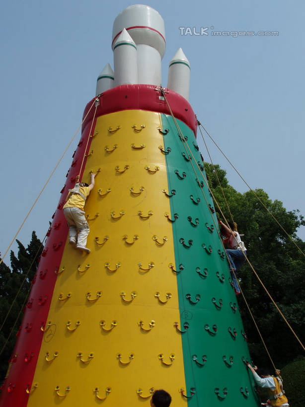 无人,竖图,室外,白天,仰视,旅游,度假,游戏,美景,植物,玩具,上海,中国,亚洲,景观,玩,娱乐,树,树木,绿色,天空,自然,天,享受,休闲,充气玩具,景色,放松,上海植物园,龙吴路,生长,成长,活动,申,发泄,消遣,智力,自然风光,东亚,徐汇区,上海市,中华人民共和国,沪,华东地区,宣泄,蹦蹦床,玩耍,嬉戏,彩图,低角度拍摄,跳跳床,充气蹦蹦床,充气蹦床,充气城堡,充气弹跳床,充气跳跳床,shslj1