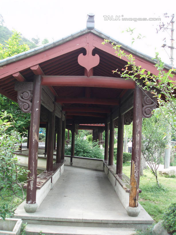 无人,栏杆,竖图,室外,白天,正面,旅游,度假,草地,草坪,美景,植物,中国,亚洲,阴影,光线,影子,柱子,景观,围栏,走道,走廊,过道,娱乐,浙江,护栏,草,树,树木,浙江省,绿色,天空,阳光,自然,天,享受,休闲,景色,放松,回廊,雁荡山,生长,成长,自然风光,东亚,中华人民共和国,华东地区,浙,温州,温州市,彩图,shslj1