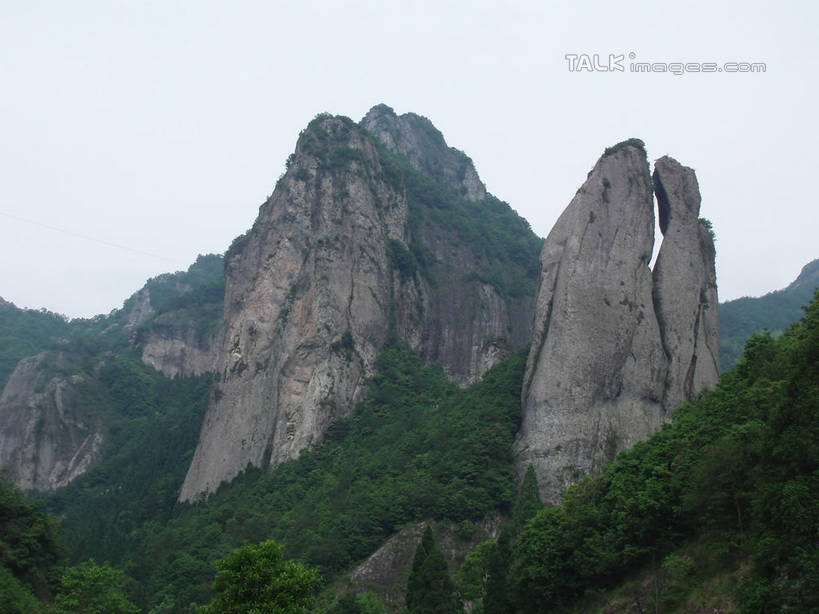 无人,横图,室外,白天,仰视,旅游,度假,石头,美景,森林,山,山脉,树林,植物,中国,亚洲,石子,景观,山峰,悬崖,山峦,娱乐,浙江,树,树木,浙江省,绿色,天空,自然,群山,天,享受,休闲,景色,放松,雁荡山,生长,成长,自然风光,东亚,中华人民共和国,华东地区,浙,温州,温州市,绝壁,石块,岩石,彩图,低角度拍摄,shslj1
