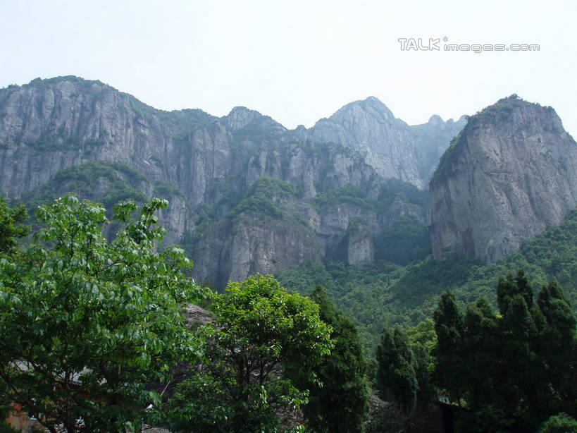 无人,横图,室外,白天,仰视,旅游,度假,石头,美景,森林,山,山脉,树林,植物,中国,亚洲,石子,景观,山峰,悬崖,山峦,娱乐,浙江,树,树木,浙江省,蓝色,绿色,蓝天,天空,自然,群山,天,享受,休闲,景色,放松,雁荡山,生长,晴朗,成长,自然风光,东亚,万里无云,中华人民共和国,华东地区,浙,温州,温州市,绝壁,石块,岩石,晴空,晴空万里,彩图,低角度拍摄,shslj1