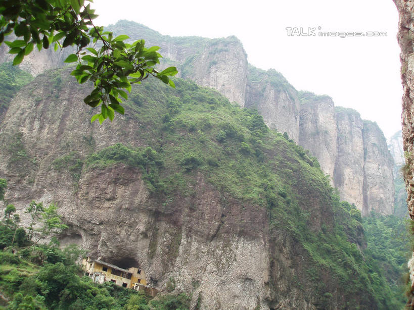 无人,横图,室外,白天,仰视,旅游,度假,石头,美景,森林,山,山脉,树林,植物,中国,亚洲,石子,景观,山峰,悬崖,山峦,娱乐,浙江,树,树木,浙江省,绿色,天空,自然,群山,天,享受,休闲,景色,放松,雁荡山,生长,成长,自然风光,东亚,中华人民共和国,华东地区,浙,温州,温州市,绝壁,石块,岩石,彩图,低角度拍摄,shslj1