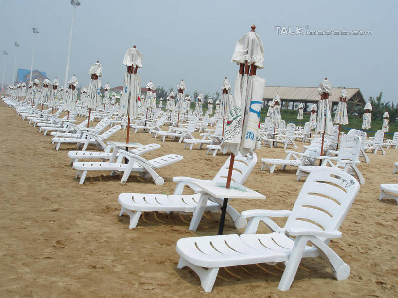 无人,横图,室外,白天,正面,旅游,度假,草地,草坪,美景,沙滩,植物,椅子,上海,中国,亚洲,一排,整齐,并列,并排,伞,沙子,雨伞,遮阳伞,躺椅,海岸,景观,沙地,娱乐,阳伞,草,树,树木,排列,蓝色,绿色,蓝天,天空,自然,天,享受,休闲,景色,放松,水上乐园,奉贤区,生长,晴朗,成长,沙滩椅,申,太阳伞,队列,自然风光,平行,东亚,上海市,万里无云,中华人民共和国,沪,华东地区,海滩,晴空,晴空万里,彩图,碧海金沙水上乐园,shslj1