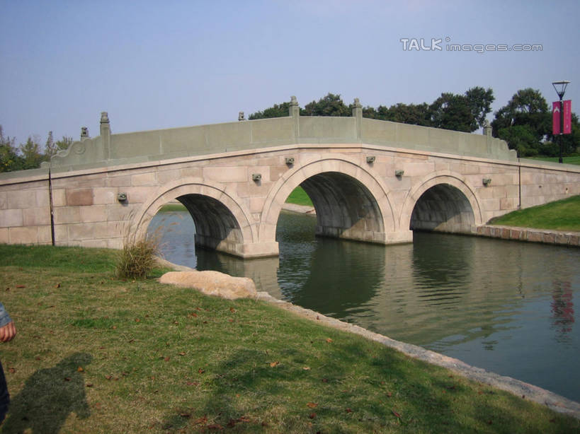无人,横图,室外,白天,正面,度假,草地,草坪,河流,石头,美景,水,植物,城市风光,城市,上海,中国,亚洲,阴影,波纹,光线,石子,影子,河水,景观,水流,桥,涟漪,娱乐,石桥,拱桥,栈桥,草,树,树木,蓝色,绿色,倒影,蓝天,水纹,天空,阳光,自然,波浪,天,享受,休闲,景色,放松,东方绿舟,拱形,生长,晴朗,成长,人行桥,石拱桥,申,倒映,青浦区,东亚,上海市,万里无云,中华人民共和国,沪,华东地区,水晕,反照,石块,晴空,晴空万里,彩图,shslj1