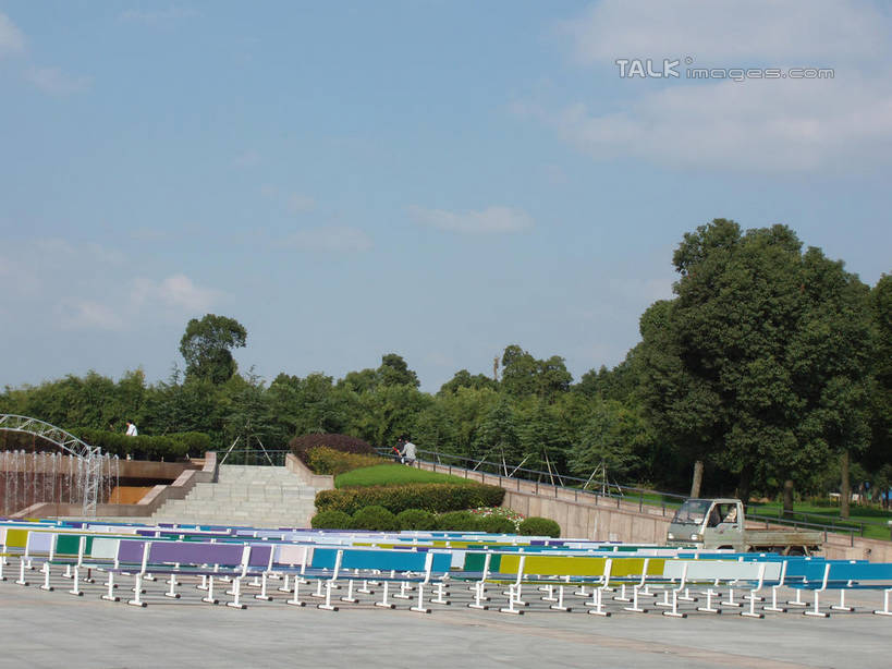 无人,横图,室外,白天,正面,度假,草地,草坪,美景,水,植物,楼梯,城市风光,城市,喷泉,上海,中国,亚洲,阴影,飞溅,溅,光线,液体,影子,阶梯,景观,水滴,云,云朵,云彩,文化,娱乐,台阶,水珠,草,树,树木,蓝色,绿色,白云,蓝天,天空,阳光,自然,天,品味,享受,休闲,景色,放松,东方绿舟,生长,晴朗,成长,申,喷洒,水景,青浦区,东亚,上海市,中华人民共和国,沪,华东地区,美观,设计,晴空,彩图,shslj1