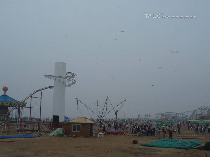 无人,游乐园,横图,室外,白天,正面,旅游,度假,游戏,美景,游乐场,上海,中国,亚洲,曲折,弯曲,景观,玩,娱乐,蓝色,蓝天,天空,自然,天,享受,休闲,景色,放松,游乐设施,水上乐园,旋转飞椅,奉贤区,蜿蜒,晴朗,活动,申,发泄,消遣,智力,自然风光,东亚,上海市,万里无云,中华人民共和国,沪,华东地区,宣泄,乐园,主题公园,滑落,游艺设施,爬升,倒转,飓风飞椅,旋转秋千,晴空,晴空万里,玩耍,嬉戏,彩图,人造公园,主题乐园,碧海金沙水上乐园,shslj1