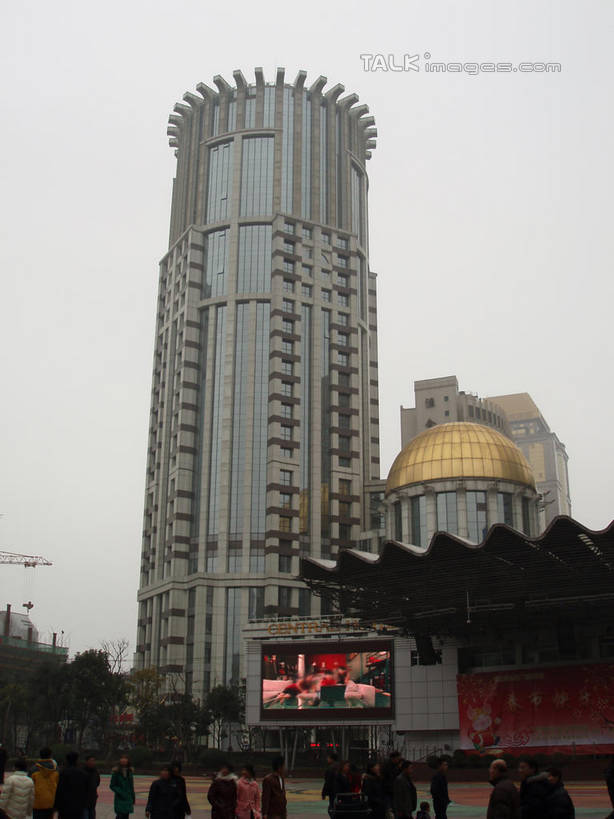 无人,高楼大厦,竖图,室外,白天,仰视,度假,美景,植物,城市风光,城市,大厦,建筑,摩天大楼,上海,中国,亚洲,景观,娱乐,建设,树,树木,绿色,天空,自然,南京路,天,享受,休闲,景色,放松,南京路步行街,南京东路,生长,成长,申,黄浦区,东亚,上海市,中华人民共和国,沪,华东地区,彩图,低角度拍摄,大楼,高层建筑,高楼,摩天楼,shslj1