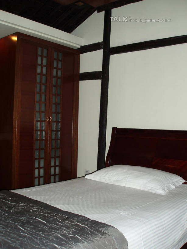 无人,竖图,室内,白天,正面,床,靠垫,卧室,中国,亚洲,墙,床单,靠枕,被子,浙江,墙壁,墙面,浙江省,垫子,枕头,单人床,石浦渔港,象山,宁波,被单,东亚,中华人民共和国,华东地区,浙,宁波市,彩图,睡房,卧房,石浦,石浦镇,象山县,shslj1