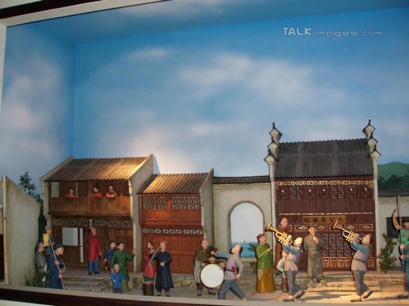 东方人,无人,家,站,横图,室内,白天,正面,雕塑,中国,亚洲,服装,研究,艺术,装饰,雕刻,雕像,房屋,屋子,云,云朵,许多人,教育,云彩,黄种人,浙江,楼房,住宅,浙江省,衣服,蓝色,白云,蓝天,天空,工艺品,天,站着,一群人,服饰,石浦渔港,象山,宁波,晴朗,纪念,展览,美术,衣着,穿着,欣赏,主题,陈列,东亚,中华人民共和国,华东地区,浙,功能,美学,宁波市,衣饰,典藏,男人,男性,年轻男性,年轻女性,女人,女性,亚洲人,晴空,站立,彩图,全身,房子,石浦,石浦镇,象山县,shslj1