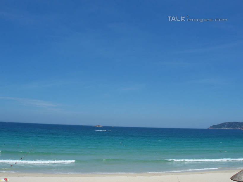 无人,横图,室外,白天,正面,旅游,度假,海浪,海洋,美景,沙滩,山,山脉,三亚,中国,亚洲,阴影,光线,沙子,影子,海岸,景观,浪花,山峰,水平线,云,云朵,辽阔,海平线,沙地,山峦,云彩,娱乐,海南,蓝色,白云,蓝天,天空,阳光,自然,海水,群山,天,享受,休闲,广阔,景色,放松,海南省,晴朗,一望无际,自然风光,海景,东亚,三亚市,中华人民共和国,华南地区,琼,无边无际,一马平川,大海,风浪,海,海水的波动,海滩,近岸浪,涌浪,晴空,彩图,水天相接,水天一线,shslj1