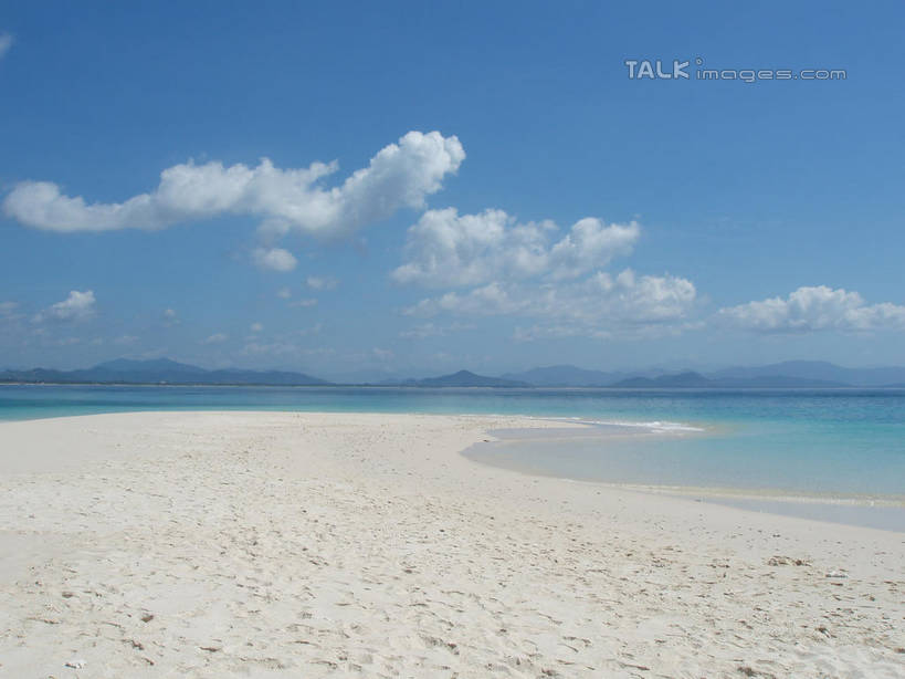无人,横图,室外,白天,正面,旅游,度假,海浪,海洋,美景,沙滩,山,山脉,三亚,中国,亚洲,阴影,光线,沙子,影子,海岸,景观,浪花,山峰,云,云朵,沙地,山峦,云彩,娱乐,海南,蓝色,白云,蓝天,天空,阳光,自然,海水,群山,天,享受,休闲,景色,放松,海南省,晴朗,自然风光,海景,东亚,三亚市,中华人民共和国,华南地区,琼,大海,风浪,海,海水的波动,海滩,近岸浪,涌浪,晴空,彩图,shslj1