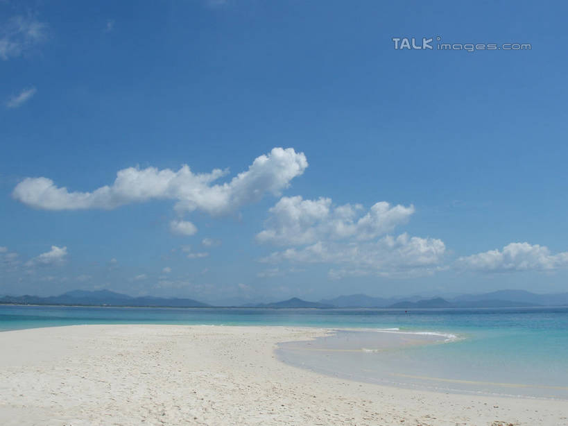 无人,横图,室外,白天,正面,旅游,度假,海浪,海洋,美景,沙滩,山,山脉,三亚,中国,亚洲,阴影,光线,沙子,影子,海岸,景观,浪花,山峰,云,云朵,沙地,山峦,云彩,娱乐,海南,蓝色,白云,蓝天,天空,阳光,自然,海水,群山,天,享受,休闲,景色,放松,海南省,晴朗,自然风光,海景,东亚,三亚市,中华人民共和国,华南地区,琼,大海,风浪,海,海水的波动,海滩,近岸浪,涌浪,晴空,彩图,shslj1