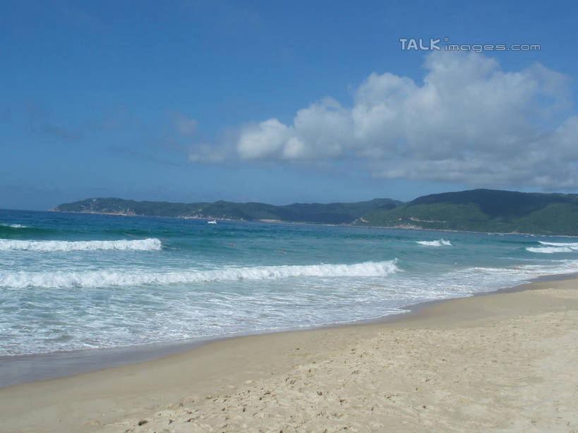 无人,横图,室外,白天,正面,旅游,度假,海浪,海洋,美景,沙滩,三亚,中国,亚洲,阴影,光线,沙子,影子,海岸,景观,浪花,水平线,云,云朵,辽阔,海平线,沙地,云彩,娱乐,海南,蓝色,白云,蓝天,天空,阳光,自然,海水,天,享受,休闲,广阔,景色,放松,海南省,晴朗,一望无际,自然风光,海景,东亚,三亚市,中华人民共和国,华南地区,琼,无边无际,一马平川,大海,风浪,海,海水的波动,海滩,近岸浪,涌浪,晴空,彩图,水天相接,水天一线,shslj1