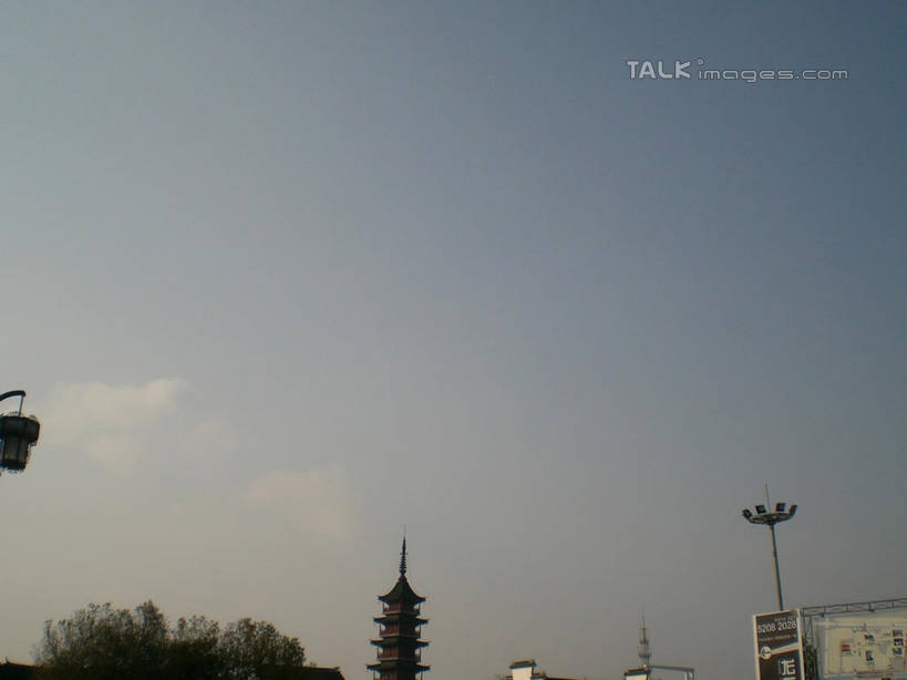 无人,横图,室外,白天,仰视,旅游,度假,名胜古迹,植物,标志建筑,地标,建筑,路灯,照明,中国,亚洲,阴影,遗迹,光线,影子,云,云朵,塔,灯光,云彩,古迹,文物,娱乐,建设,古建筑,江苏,宝塔,佛塔,灯,树,树木,蓝色,绿色,白云,蓝天,天空,阳光,自然,天,享受,休闲,旅游胜地,放松,千灯古镇,生长,晴朗,成长,照亮,照明设备,古文明,东亚,江苏省,昆山,昆山市,中华人民共和国,华东地区,苏,浮图,浮屠,鹿城,千灯镇,晴空,彩图,低角度拍摄,塔婆,浮图塔,浮头,佛图,昆山千灯古镇,千灯,千墩,shslj1