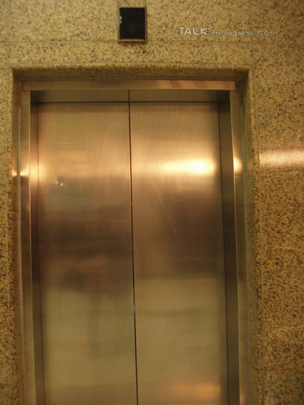 无人,竖图,室内,白天,正面,度假,美景,城市风光,城市,电梯,上海,中国,亚洲,阴影,光线,影子,墙,大理石,景观,灯光,运输工具,娱乐,墙壁,墙面,享受,休闲,景色,放松,升降梯,港汇广场,徐家汇,申,东亚,徐汇区,上海市,中华人民共和国,沪,华东地区,虹桥路,大理石制品,彩图,港汇恒隆广场,升降设备,shslj1