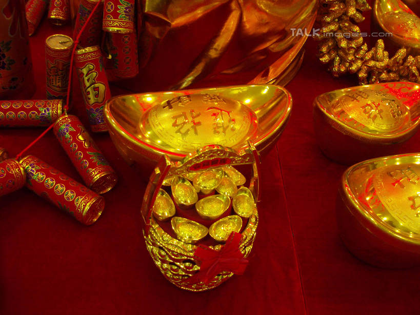 无人,横图,俯视,室内,特写,白天,钱,植物,桌子,豆,花生,静物,鞭炮,许多,阴影,朦胧,模糊,反射,布料,钱币,影子,豆类,豆子,坚果,很多,布纹,桌布,红色,餐巾,台布,金色,金融,金元宝,长生果,经济,富贵,花生仁,流通,贸易,豆科,忠诚,落花生,落生,富丽,名誉,荣华,货币,金币,爆竿,爆仗,爆竹,鞭爆,炮仗,花生米,花生豆,餐桌布,彩图,高角度拍摄,元宝,shslj1