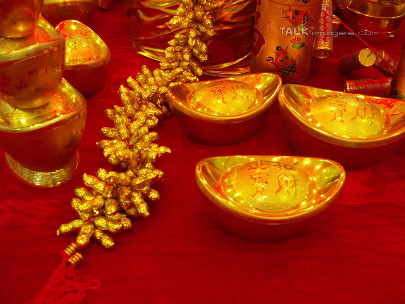 无人,横图,俯视,室内,特写,白天,钱,植物,桌子,豆,花生,静物,鞭炮,许多,阴影,朦胧,模糊,反射,布料,钱币,影子,豆类,豆子,坚果,很多,布纹,桌布,红色,餐巾,台布,金色,金融,金元宝,长生果,经济,富贵,花生仁,流通,贸易,豆科,忠诚,落花生,落生,富丽,名誉,荣华,货币,金币,爆竿,爆仗,爆竹,鞭爆,炮仗,花生米,花生豆,餐桌布,彩图,高角度拍摄,元宝,shslj1