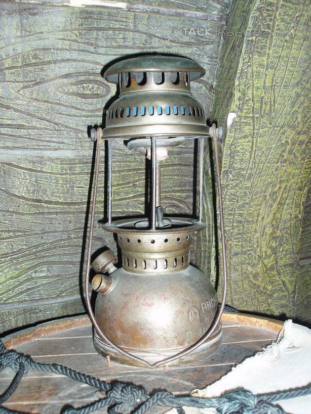 无人,竖图,室内,特写,白天,正面,旅游,度假,标志建筑,地标,建筑,静物,照明,上海,中国,亚洲,表演,墙,灯光,娱乐,建设,浦东,煤油灯,水族馆,墙壁,墙面,灯,一个,灯具,享受,休闲,展示,旅游胜地,放松,海底世界,单个,展览,照亮,申,照明设备,饲养,陆家嘴,浦东新区,东亚,收集,上海市,中华人民共和国,沪,华东地区,极地海洋世界,彩图,上海海洋水族馆,上海水族馆,马灯,shslj1