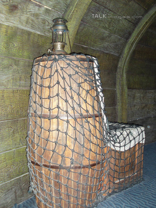 无人,竖图,室内,白天,正面,旅游,度假,标志建筑,地标,建筑,静物,照明,上海,中国,亚洲,表演,木桶,桶,墙,灯光,娱乐,建设,浦东,煤油灯,水族馆,墙壁,墙面,灯,一个,容器,灯具,享受,休闲,展示,旅游胜地,放松,海底世界,单个,储藏,展览,照亮,申,照明设备,饲养,储存,陆家嘴,浦东新区,东亚,收集,上海市,中华人民共和国,沪,华东地区,极地海洋世界,彩图,上海海洋水族馆,上海水族馆,贮存,马灯,shslj1