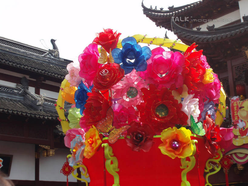 无人,横图,室外,白天,仰视,旅游,度假,名胜古迹,标志建筑,地标,建筑,照明,上海,中国,亚洲,遗迹,彩灯,瓦片,屋顶,灯光,顶棚,瓦,古迹,文物,娱乐,建设,古建筑,灯,天空,灯具,城隍庙,天,享受,休闲,旅游胜地,放松,建造,花灯,灯会,照亮,申,照明设备,黄浦区,古文明,东亚,屋瓦,上海市,中华人民共和国,沪,华东地区,老城隍庙,彩图,低角度拍摄,shslj1