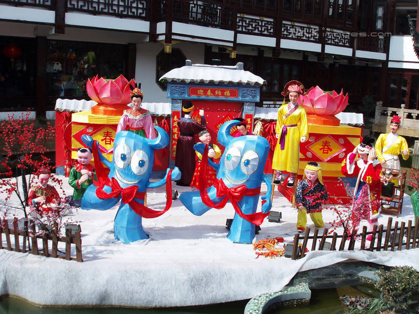 无人,栏杆,横图,室外,白天,正面,旅游,度假,名胜古迹,标志建筑,地标,建筑,照明,上海,中国,亚洲,阴影,遗迹,艺术,光线,彩灯,吉祥物,影子,栅栏,篱笆,围栏,灯光,古迹,文物,娱乐,建设,古建筑,护栏,灯,阳光,灯具,城隍庙,享受,休闲,世博会,海宝,旅游胜地,放松,花灯,灯会,希望,展览,照亮,申,愿望,象征,照明设备,代表,黄浦区,古文明,东亚,世界博览会,上海市,中华人民共和国,沪,华东地区,老城隍庙,展览会,彩图,万国博览会,博览会,shslj1