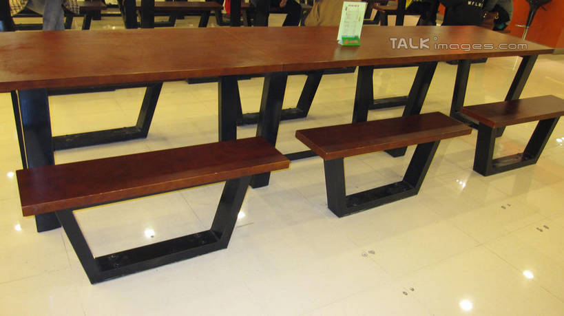 无人,餐厅,横图,俯视,室内,白天,桌面,桌子,椅子,阴影,反射,木制,标签,影子,木椅,木桌,木制品,彩图,高角度拍摄,餐馆,饭店,饭馆,木桌子,shslj1