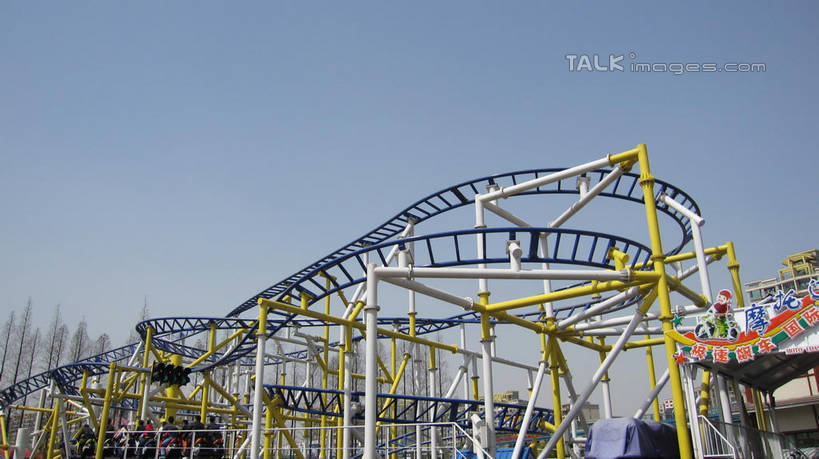 无人,游乐园,横图,室外,白天,仰视,度假,游戏,美景,植物,城市风光,城市,游乐场,上海,中国,亚洲,阴影,曲折,弯曲,光线,影子,景观,玩,娱乐,过山车,树,树木,蓝色,绿色,蓝天,天空,阳光,自然,天,享受,休闲,景色,放松,游乐设施,云霄飞车,锦江乐园,蜿蜒,生长,晴朗,成长,活动,申,发泄,消遣,智力,东亚,闵行区,上海市,万里无云,中华人民共和国,沪,华东地区,宣泄,乐园,主题公园,滑落,游艺设施,爬升,倒转,晴空,晴空万里,玩耍,嬉戏,彩图,低角度拍摄,人造公园,主题乐园,shslj1