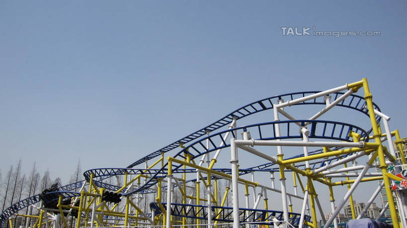 无人,游乐园,横图,室外,白天,仰视,度假,游戏,美景,植物,城市风光,城市,游乐场,上海,中国,亚洲,阴影,曲折,弯曲,光线,影子,景观,玩,娱乐,过山车,树,树木,蓝色,绿色,蓝天,天空,阳光,自然,天,享受,休闲,景色,放松,游乐设施,云霄飞车,锦江乐园,蜿蜒,生长,晴朗,成长,活动,申,发泄,消遣,智力,东亚,闵行区,上海市,万里无云,中华人民共和国,沪,华东地区,宣泄,乐园,主题公园,滑落,游艺设施,爬升,倒转,晴空,晴空万里,玩耍,嬉戏,彩图,低角度拍摄,人造公园,主题乐园,shslj1