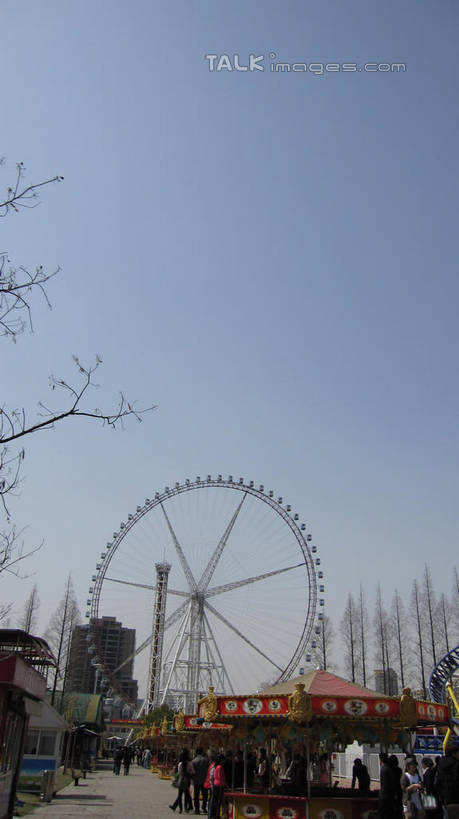 无人,游乐园,竖图,室外,白天,正面,度假,游戏,美景,植物,城市风光,城市,游乐场,上海,中国,亚洲,阴影,光线,影子,景观,摩天轮,玩,娱乐,树,树木,蓝色,绿色,蓝天,天空,阳光,自然,天,享受,休闲,景色,放松,游乐设施,锦江乐园,生长,晴朗,成长,活动,申,发泄,消遣,智力,东亚,闵行区,上海市,万里无云,费里斯大转轮,中华人民共和国,沪,华东地区,宣泄,乐园,主题公园,游艺设施,晴空,晴空万里,玩耍,嬉戏,彩图,人造公园,主题乐园,shslj1