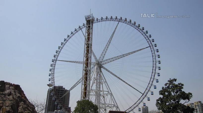 无人,游乐园,横图,室外,白天,仰视,度假,游戏,美景,植物,城市风光,城市,游乐场,上海,中国,亚洲,阴影,光线,影子,景观,摩天轮,玩,娱乐,树,树木,蓝色,绿色,蓝天,天空,阳光,自然,天,享受,休闲,景色,放松,游乐设施,锦江乐园,生长,晴朗,成长,活动,申,发泄,消遣,智力,东亚,闵行区,上海市,万里无云,费里斯大转轮,中华人民共和国,沪,华东地区,宣泄,乐园,主题公园,游艺设施,晴空,晴空万里,玩耍,嬉戏,彩图,低角度拍摄,人造公园,主题乐园,shslj1