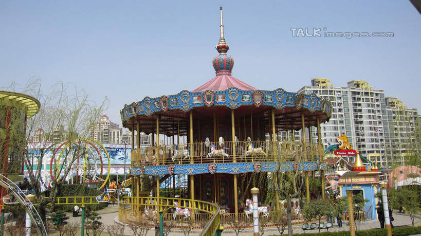 无人,游乐园,家,高楼大厦,横图,室外,白天,正面,度假,游戏,美景,植物,城市风光,城市,大厦,建筑,摩天大楼,游乐场,上海,中国,亚洲,阴影,光线,影子,房屋,屋子,景观,公寓,玩,娱乐,洋房,楼房,住宅,树,树木,蓝色,绿色,蓝天,天空,阳光,自然,楼宇,天,享受,休闲,旋转木马,景色,放松,游乐设施,锦江乐园,生长,晴朗,成长,活动,申,发泄,消遣,智力,木马,东亚,闵行区,上海市,万里无云,中华人民共和国,沪,华东地区,宣泄,乐园,主题公园,游艺设施,晴空,晴空万里,玩耍,嬉戏,彩图,房子,大楼,高层建筑,高楼,摩天楼,人造公园,主题乐园,shslj1