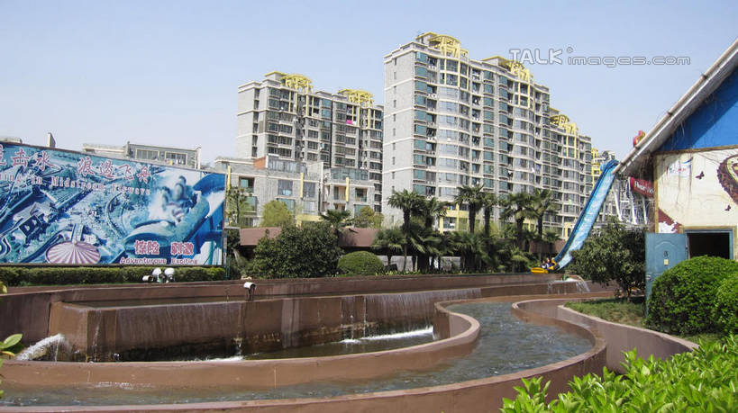 无人,游乐园,家,横图,室外,白天,仰视,度假,游戏,美景,植物,城市风光,城市,游乐场,上海,中国,亚洲,房屋,屋子,景观,公寓,玩,娱乐,洋房,楼房,住宅,树,树木,绿色,天空,自然,天,享受,休闲,景色,放松,游乐设施,锦江乐园,生长,成长,活动,申,发泄,消遣,智力,激流勇进,东亚,闵行区,上海市,中华人民共和国,沪,华东地区,宣泄,乐园,主题公园,滑落,游艺设施,爬升,倒转,玩耍,嬉戏,彩图,低角度拍摄,房子,人造公园,主题乐园,shslj1