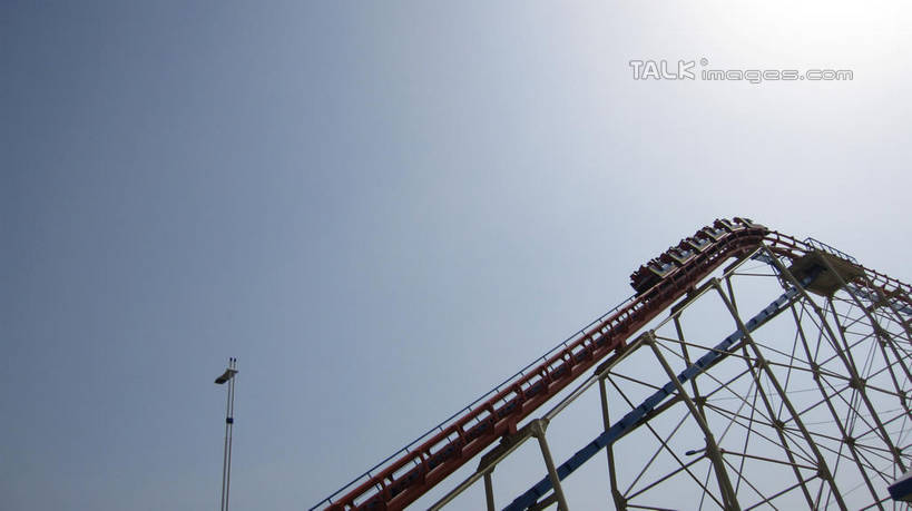 无人,游乐园,横图,室外,白天,仰视,度假,游戏,美景,城市风光,城市,游乐场,上海,中国,亚洲,阴影,曲折,弯曲,光线,影子,景观,玩,娱乐,过山车,蓝色,蓝天,天空,阳光,天,享受,休闲,景色,放松,游乐设施,云霄飞车,锦江乐园,蜿蜒,晴朗,活动,申,发泄,消遣,智力,东亚,闵行区,上海市,万里无云,中华人民共和国,沪,华东地区,宣泄,乐园,主题公园,滑落,游艺设施,爬升,倒转,晴空,晴空万里,玩耍,嬉戏,彩图,低角度拍摄,人造公园,主题乐园,shslj1