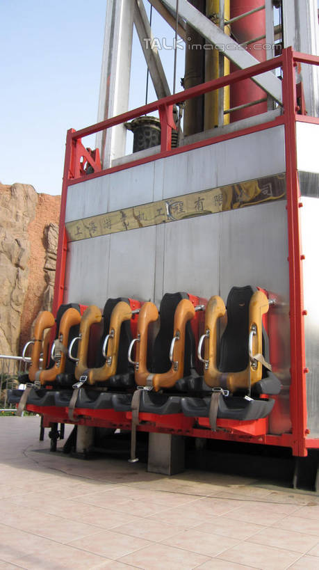 无人,竖图,室外,白天,仰视,度假,游戏,美景,城市风光,城市,上海,中国,亚洲,阴影,光线,影子,景观,玩,娱乐,蓝色,蓝天,天空,阳光,天,享受,休闲,景色,放松,游乐设施,跳楼机,锦江乐园,晴朗,活动,申,发泄,消遣,智力,下降,降落,东亚,闵行区,上海市,万里无云,中华人民共和国,沪,华东地区,宣泄,滑落,游艺设施,降低,爬升,下跌,下落,晴空,晴空万里,玩耍,嬉戏,彩图,低角度拍摄,shslj1