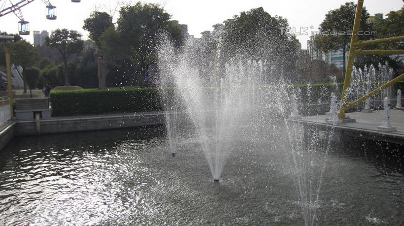 无人,游乐园,横图,室外,白天,正面,度假,美景,水,植物,城市风光,城市,喷泉,游乐场,上海,中国,亚洲,飞溅,溅,液体,景观,水滴,文化,娱乐,水珠,树,树木,绿色,天空,自然,天,品味,享受,休闲,景色,放松,锦江乐园,生长,成长,申,喷洒,水景,东亚,闵行区,上海市,中华人民共和国,沪,华东地区,美观,乐园,主题公园,设计,彩图,人造公园,主题乐园,shslj1
